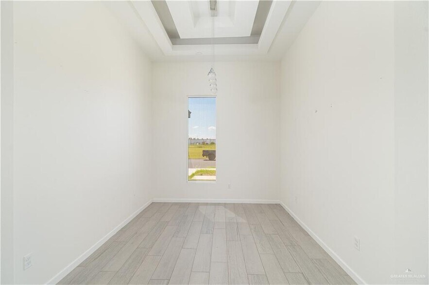 Building Photo - 1505 E Encino Ave