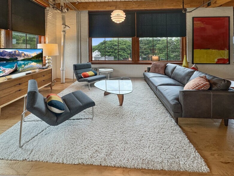 Building Photo - 110 Harvard St