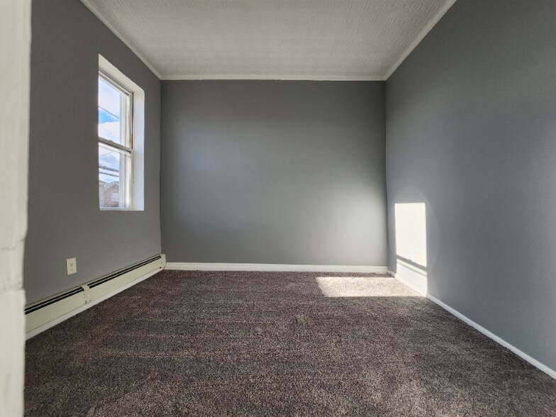 Building Photo - 32 Charles St