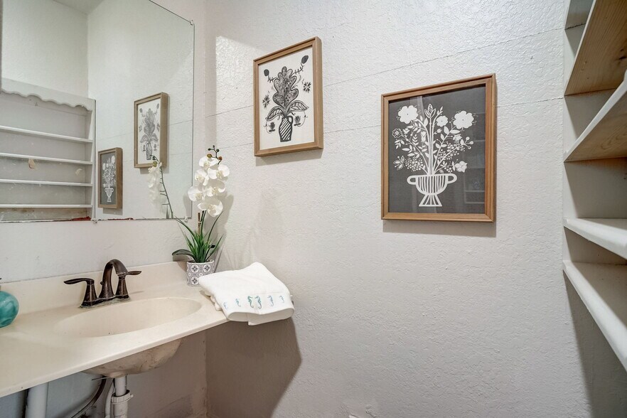 Master Bedroom - 4815 Castle