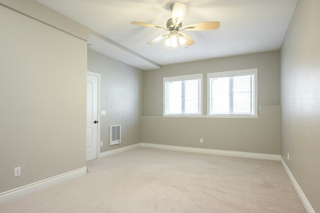 Building Photo - 217 S Irena Ave