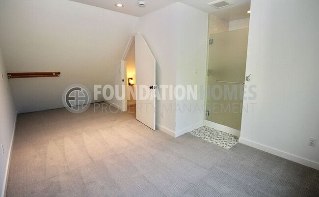 Building Photo - 2022 Fifth Ave