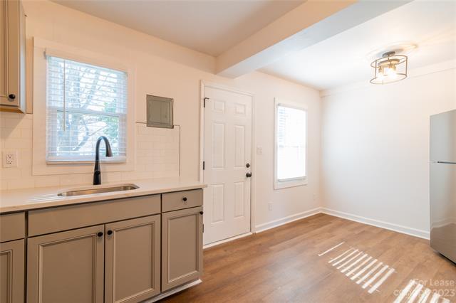 Building Photo - 929 Cantwell St