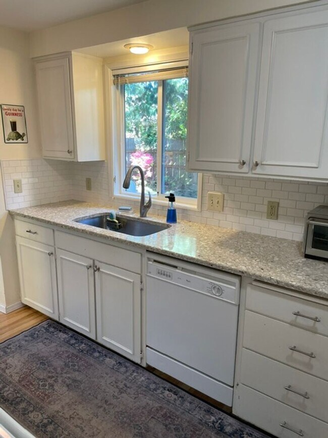 Building Photo - 2-Bedroom 1 1/2-Bathroom duplex