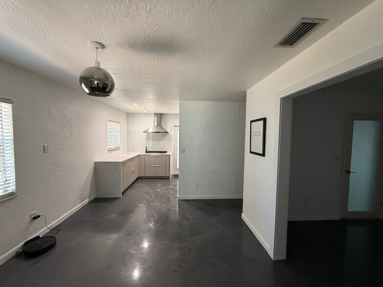 Building Photo - 4034 S Westshore Blvd