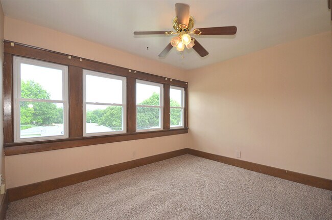 Building Photo - Beautiful Historic 3 Bedroom, 2 bath Home ...
