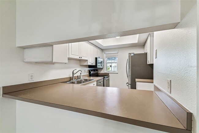 Building Photo - 3803 N Oak Dr