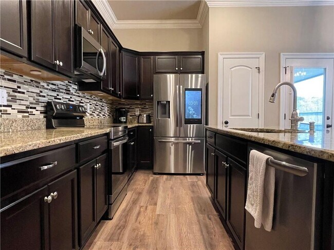 Building Photo - 70404 Chambly Ct