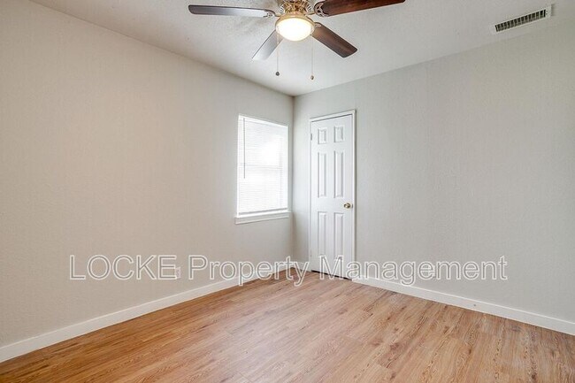 Building Photo - 3417 S University Dr