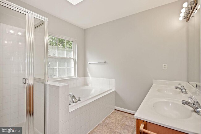 Building Photo - 20413 Elm Grove Terrace