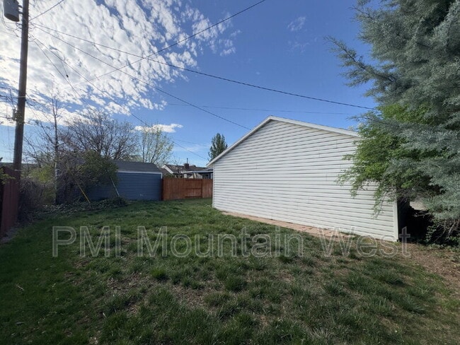 Building Photo - 1878 E Stratford Ave