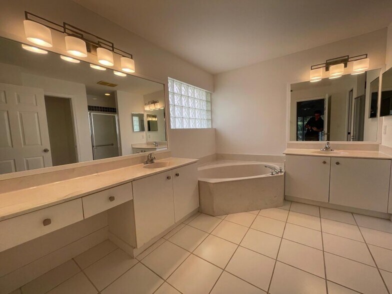 Building Photo - 22875 Barrister Dr