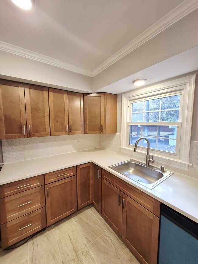 Building Photo - 2402 Fon Du Lac Rd