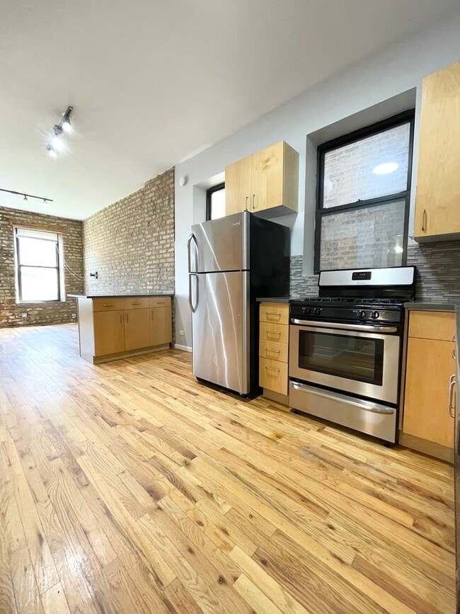 Building Photo - 1927 N Wolcott Ave