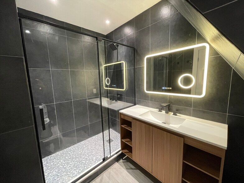 Modern Full Bath w. Walk-in Shower - 55 Louis Graziuso Sr Dr