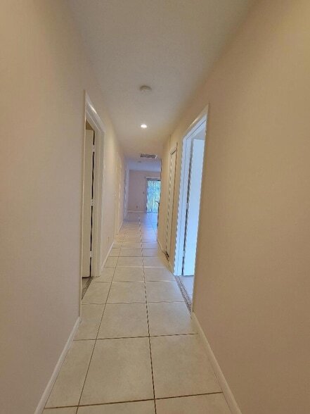Building Photo - 1087 Goldenrod Rd