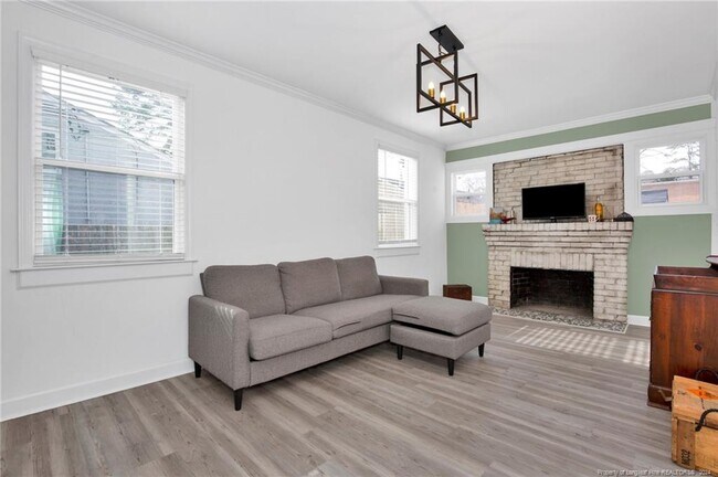 Building Photo - 506 Cross St