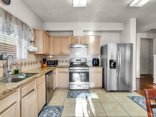 Building Photo - 5514 Gatesprings Ln