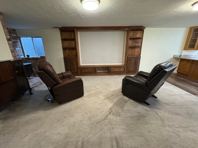 Building Photo - 422 E 200 N