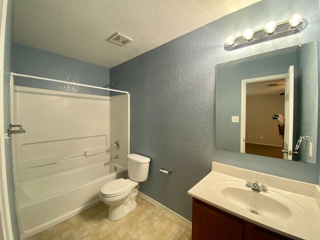 Building Photo - $300 OFF 1ST MONTH RENT IF YOU MOVE IN WIT...