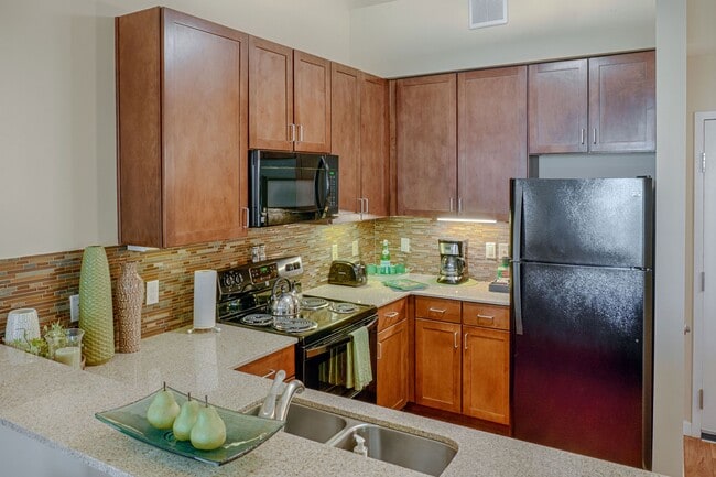 Gourmet kitchen with granite countertops - Dakota Ridge