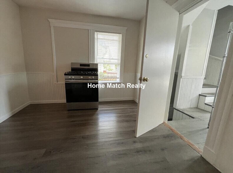 Primary Photo - 20 Perry St