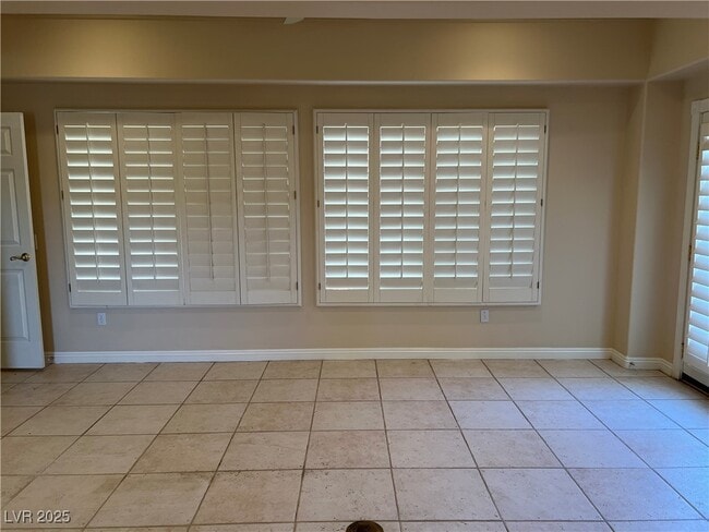 Building Photo - 10041 Woodhouse Dr