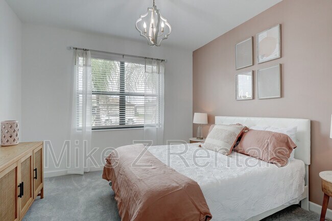 Building Photo - 18315 Ridgeline Dr