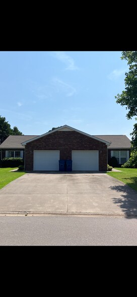 Building Photo - 905 Bagwell Dr