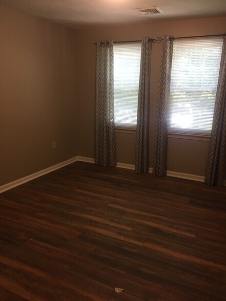 Building Photo - 5202 Halcyon Dr