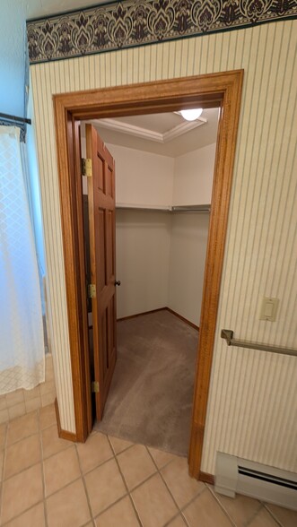 Building Photo - 202 Hillcrest Dr