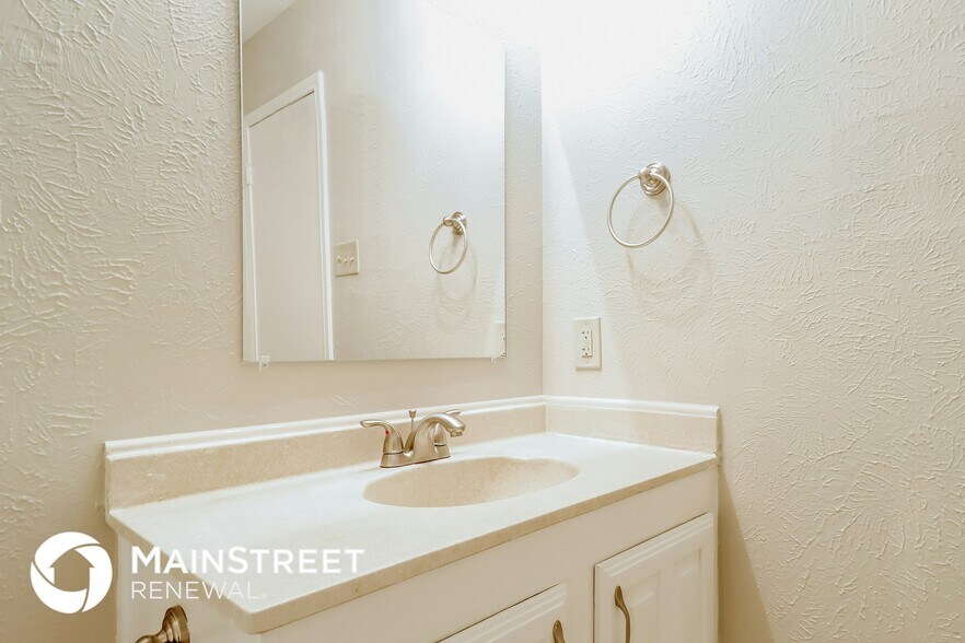 Building Photo - 7254 Cloverglen Dr