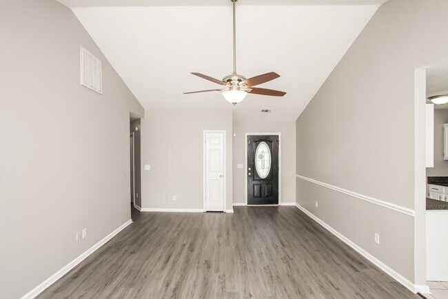 Building Photo - Charming 3-Bedroom with Spacious Backyard