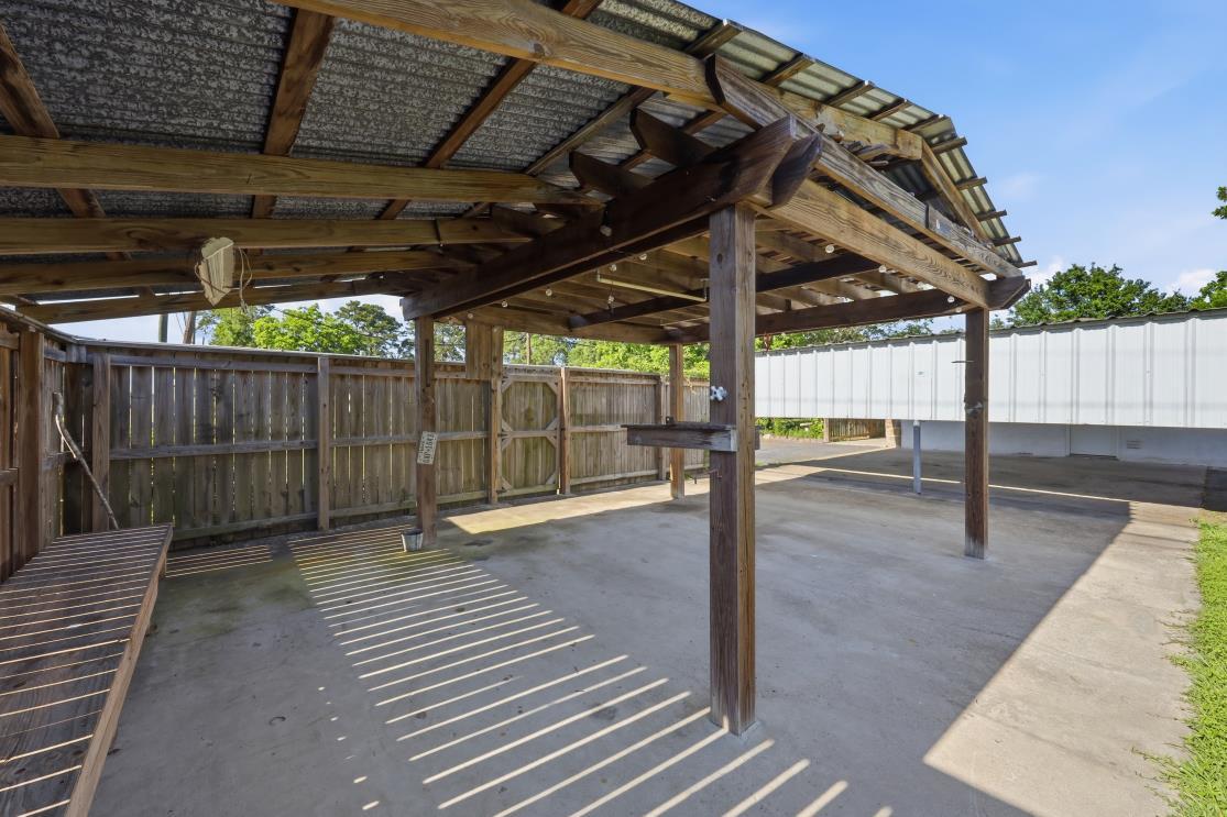 Building Photo - 102 Whispering Oak St