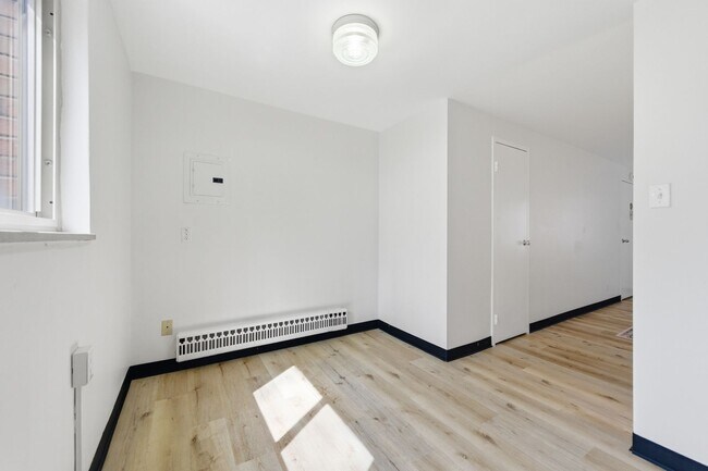 Building Photo - 298 Lumar Dr