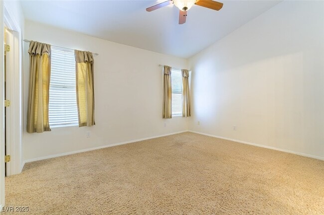 Building Photo - 3353 Kylemore St
