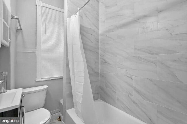 Building Photo - 3231 Hope St