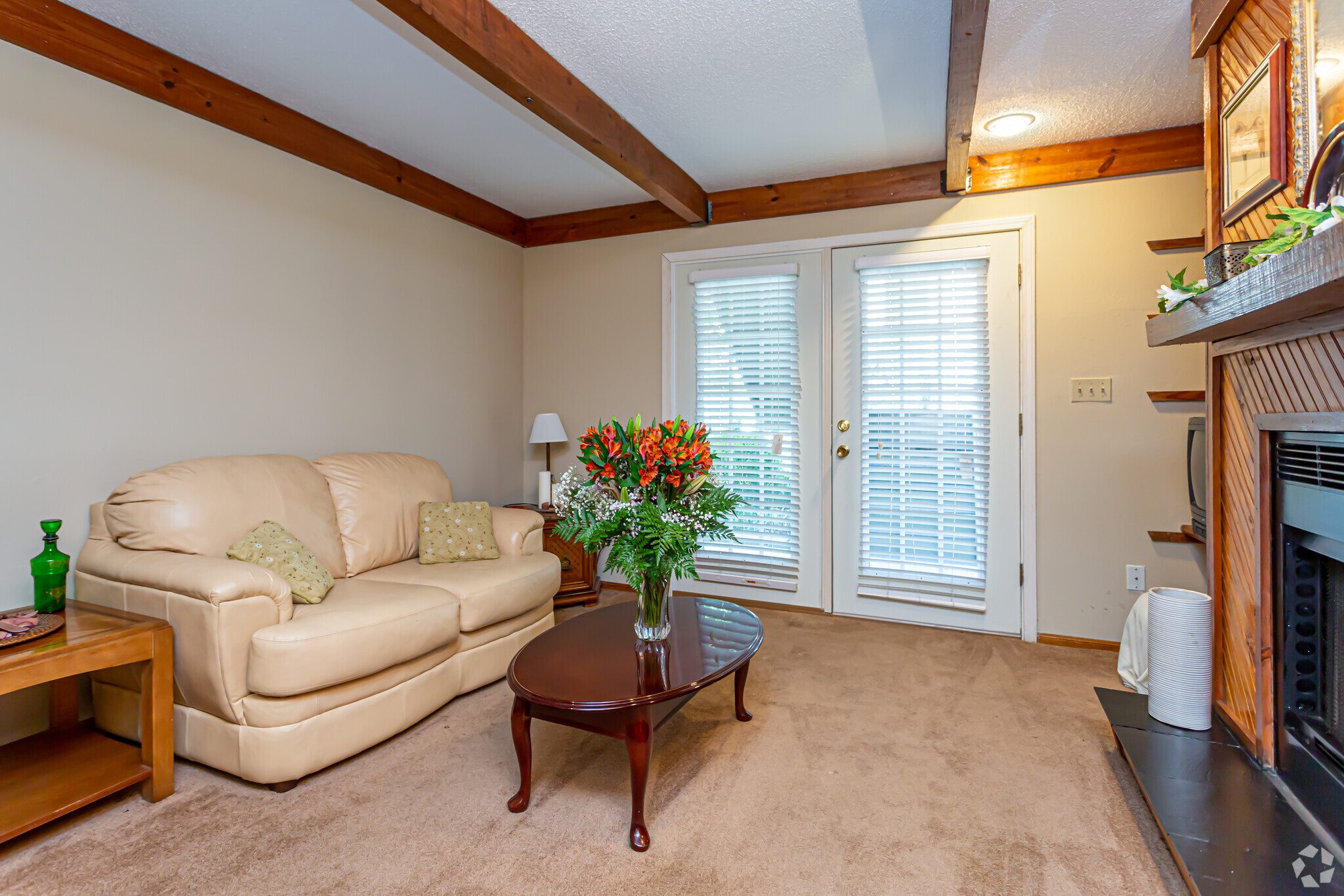 1BR, 1BA - 560SF - Pontchartrain Oaks Apts