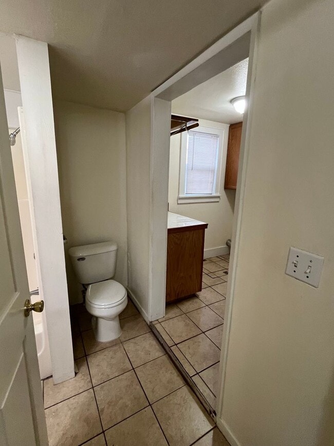 Building Photo - Charming 2-bedroom, 1-bathroom in Downtown Albany!