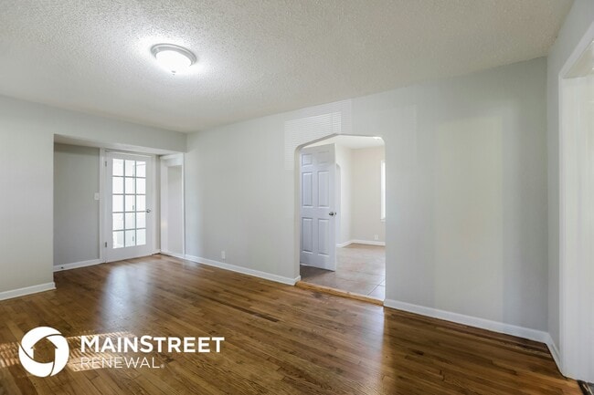 Building Photo - 5212 N Spruce Ave