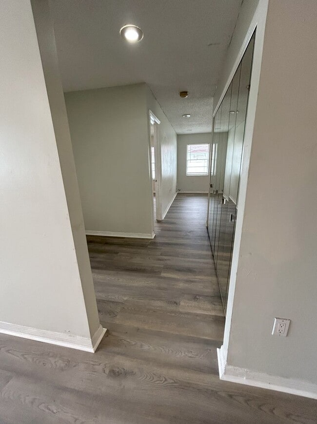 Building Photo - Dr. Phillips 4 Bedroom 2 Bathroom,