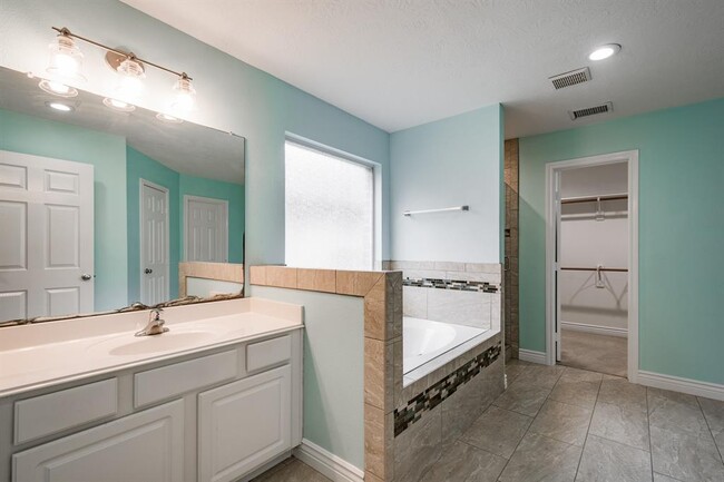 Building Photo - 5914 Shadow Creek Ct