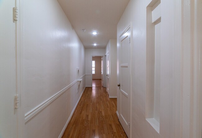 Building Photo - 452 S New Hampshire Ave