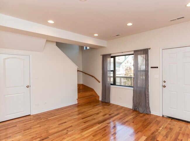 Building Photo - 1722 N Artesian Ave