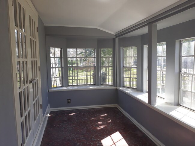 Master bonus room - 2021 Santa Rosa St