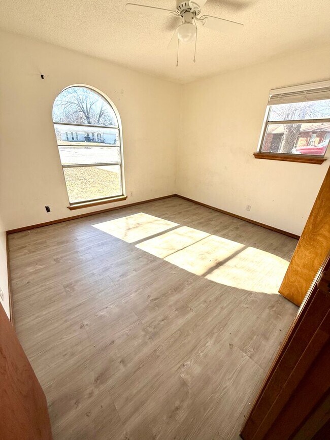 Building Photo - Updated 3 Bedroom, 1.5 Bath House Near Hard Rock Casino and Has Great Highway Access!