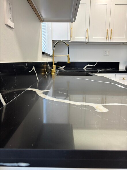 Primary Photo - 458 1/2 N Orange Grove Ave