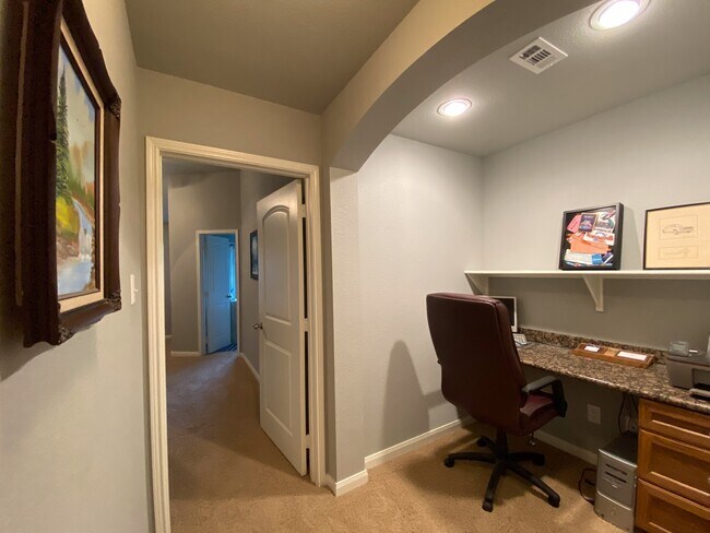Building Photo - Single Family Home in Falcon Pointe | Chin...