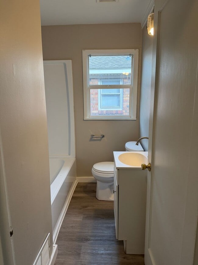 Building Photo - Duplex for Rent