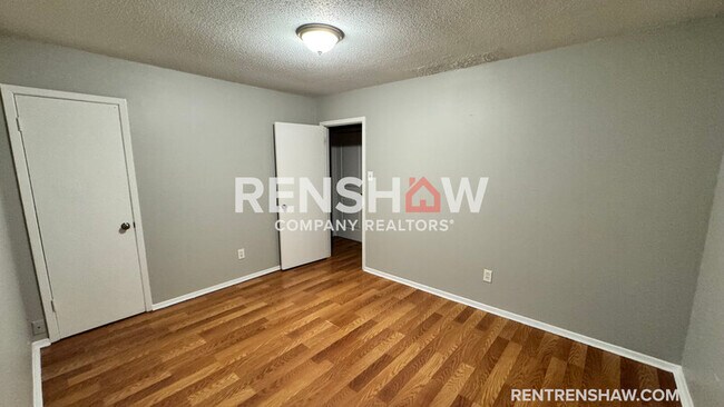 Building Photo - 381 N Manassas St